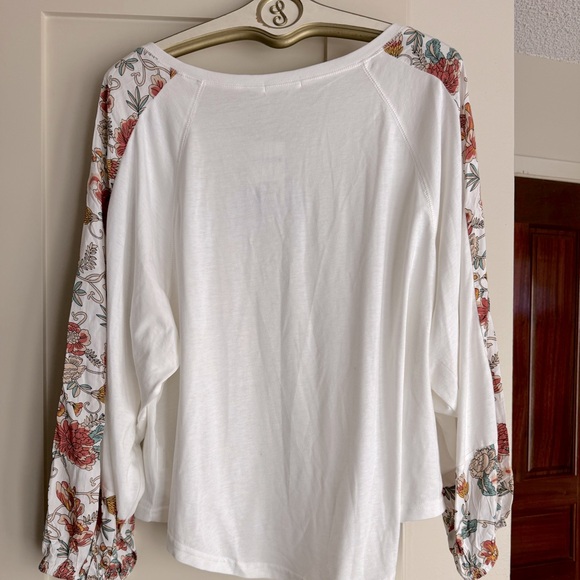 Beyove brand Size XL white with floral sleeves. - Picture 2 of 7